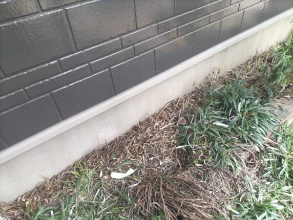 千葉県市原市Y様邸 付帯塗装(スリムダクト・物干し金具・外灯・水切り塗装)