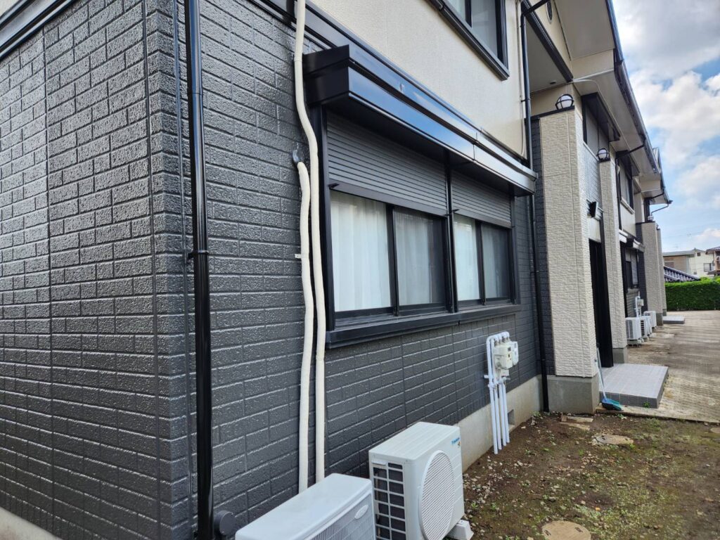 付帯部分も屋根や外壁と同じく無機塗料で施工しています。外壁などと一緒に塗装することでお家全体のバランスが良くなります。