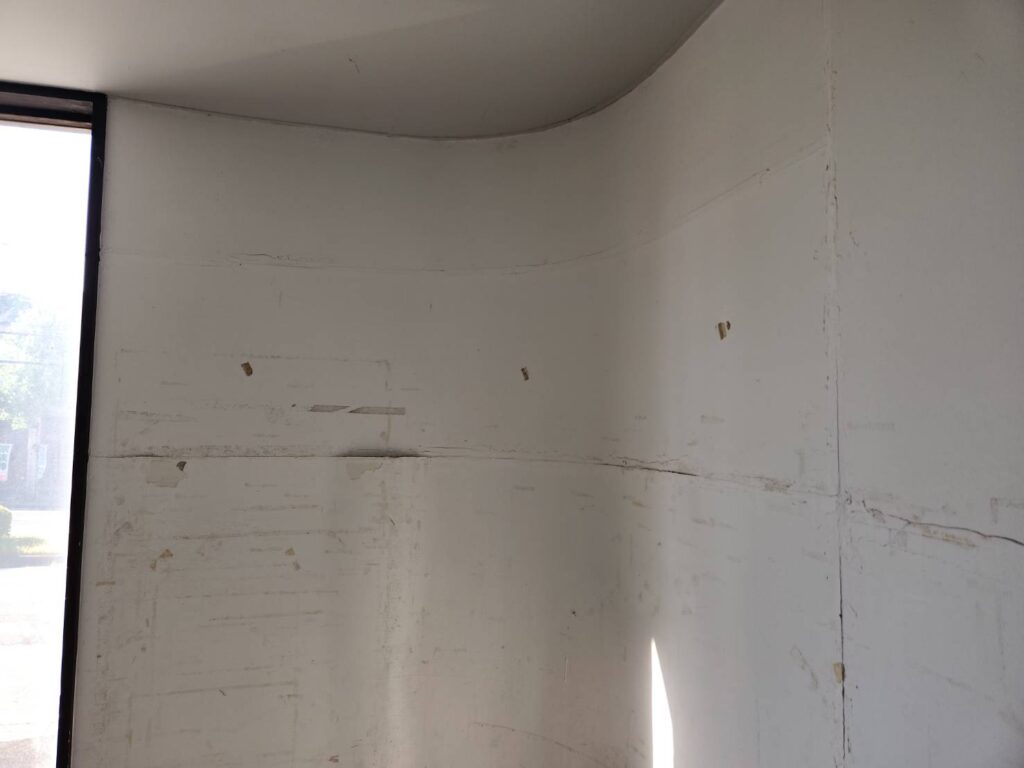 階段室壁(内部)