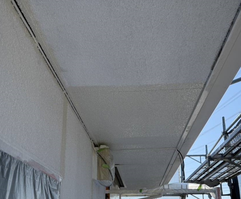 中塗り施工中
