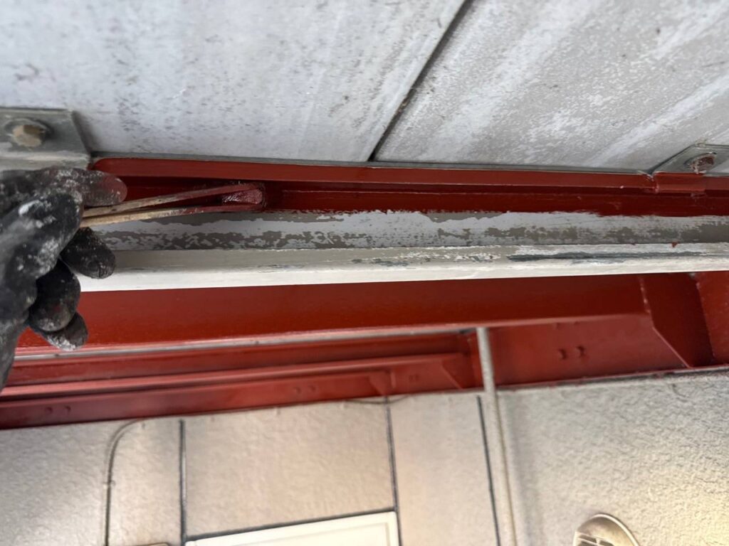下塗り(錆止め)施工中