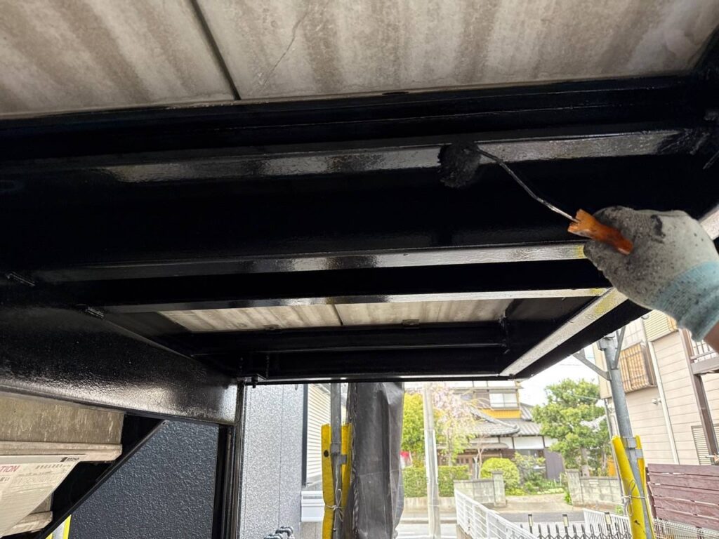 上塗り施工中