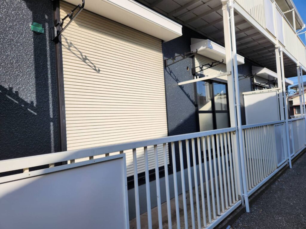 付帯なども外壁や屋根と同じく無機塗料で仕上げました。いくら外壁や屋根をいい塗料で塗ったとしても付帯部分の塗料のランクを下げてしまうと付帯部分だけ劣化してしまい家全体のバランスが悪くなってしまいます。