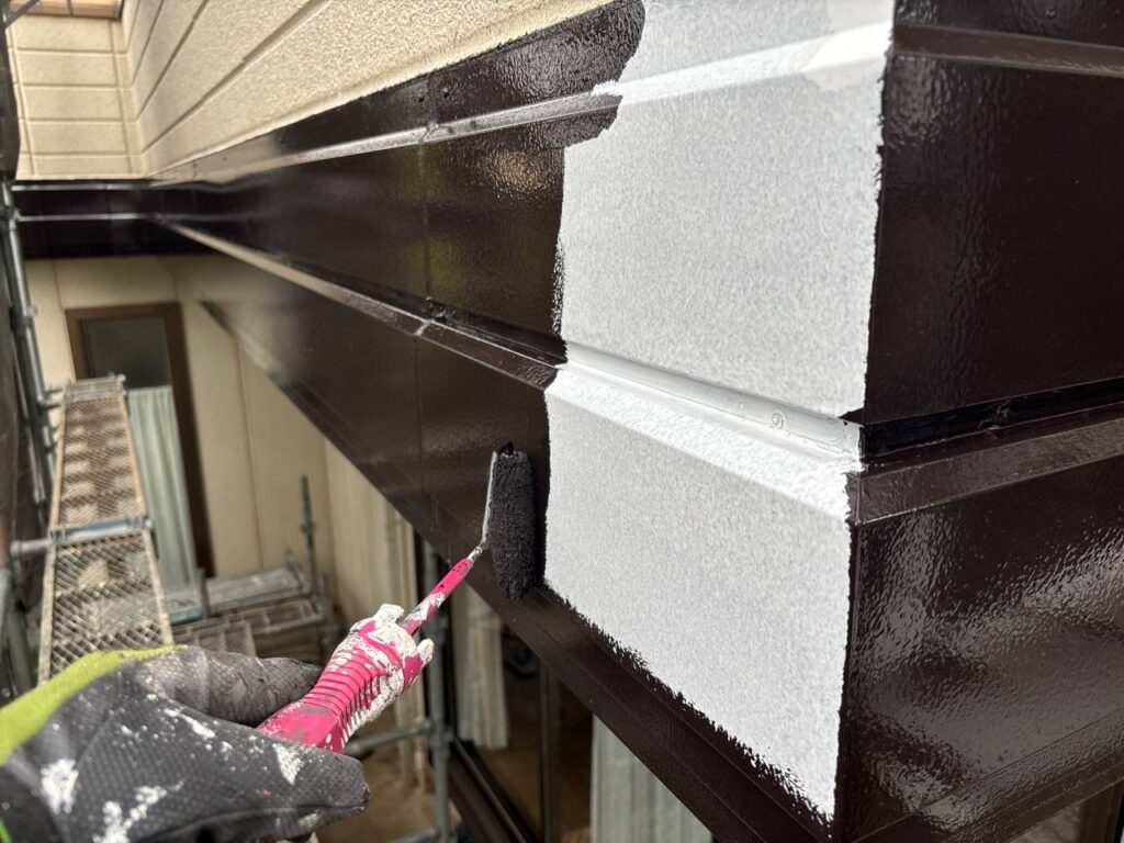 帯板中塗り施工中
