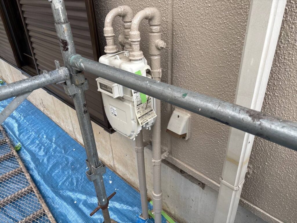 ガスメーターパイプ塗装完了