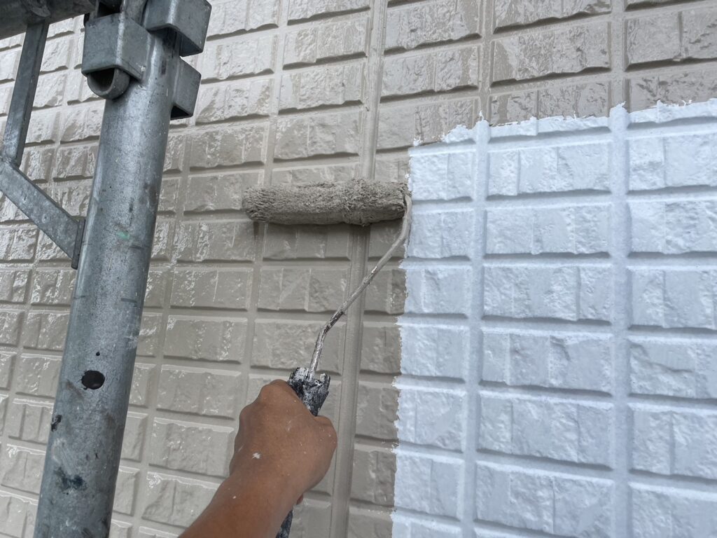 中塗り施工中