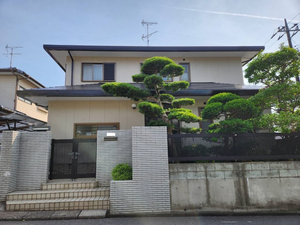 「プレミアム無機塗料」で塗装したため、紫外線や雨風に強い住まいにすることができました。