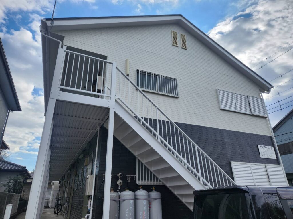 無機塗料で施工した為、ツヤ・耐候性がまた蘇りました。