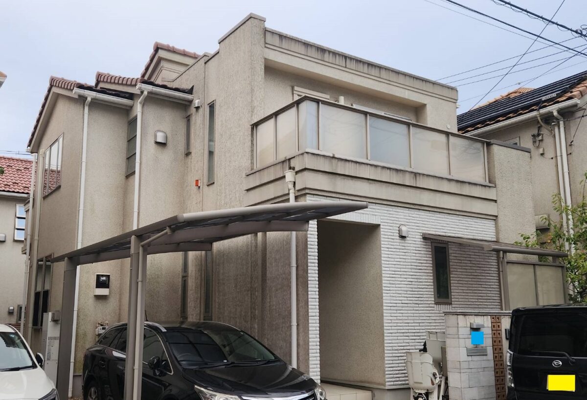 無機塗料で一部お色を変えて締まる印象の外観に