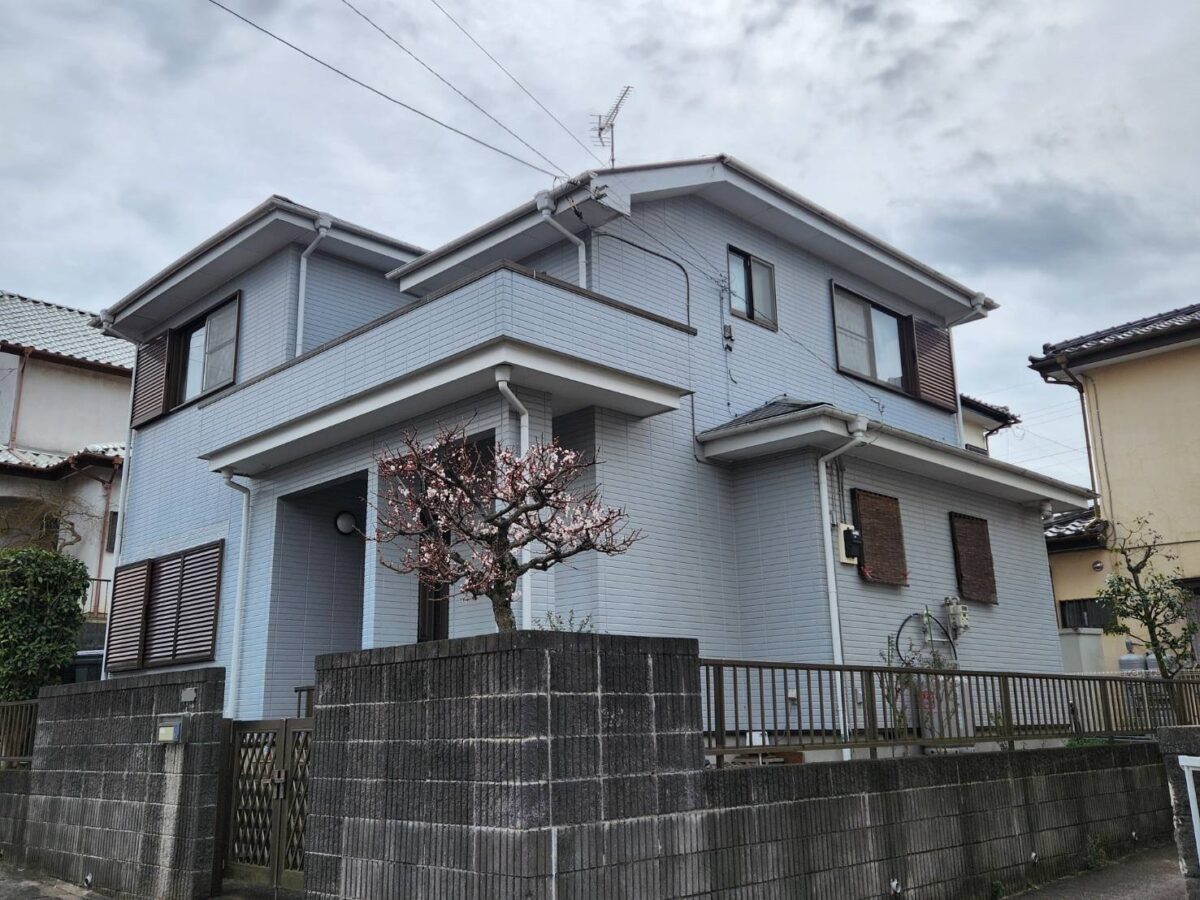 重厚感と耐久性を兼ね備えた時を超えるモダンな外観に