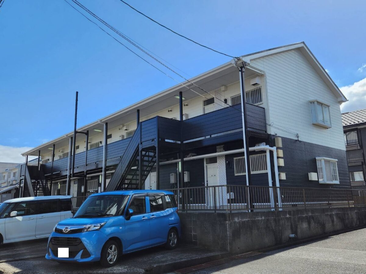 シンプルながらも洗練された外観で住む人に心地よさを届けるアパート