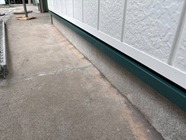 千葉県市原市I様邸車庫　付帯塗装（軒天・縦樋・水切り塗装）