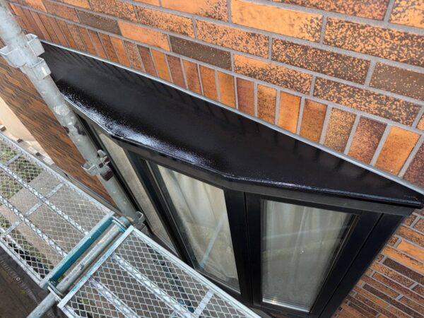 千葉県市原市H様邸　付帯塗装（帯板・配管・スリムダクト・出窓塗装）