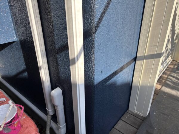 千葉県千葉市M様邸　付帯塗装（縦樋・雨戸・換気扇フード塗装）