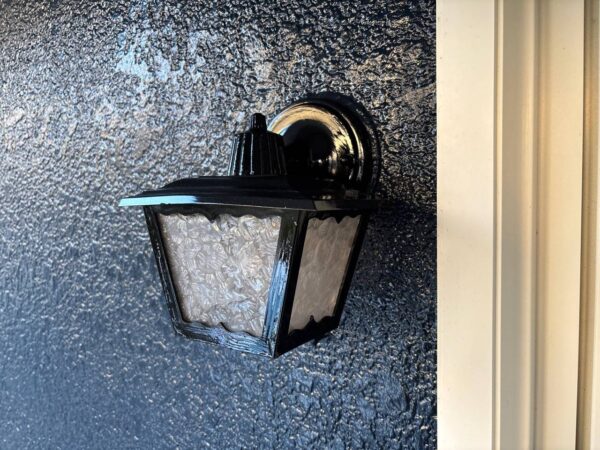 千葉県千葉市M様邸　付帯塗装（配管ボックス・ガスメーターパイプ・スリムダクト・外灯塗装）