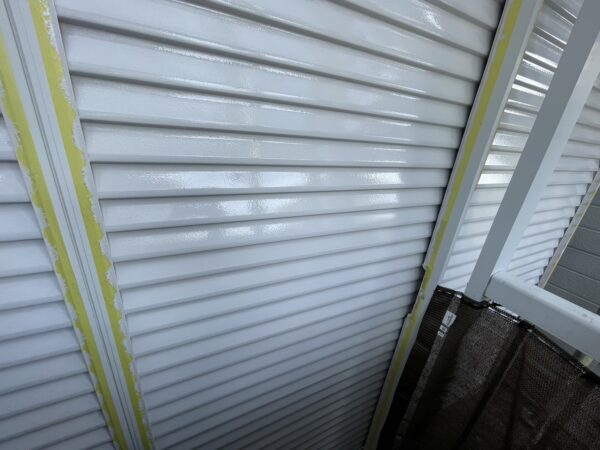 千葉県市原市アパート　付帯塗装（雨戸・戸袋・階段鉄部塗装）