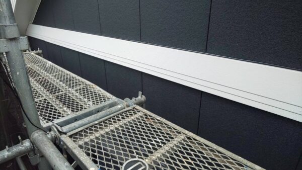 千葉県いすみ市I様邸　付帯塗装（シャッターBOX・雨戸・戸袋・帯板塗装）