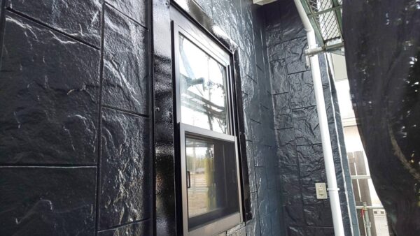 千葉県いすみ市I様邸　付帯塗装（換気フード・モール・外灯塗装）