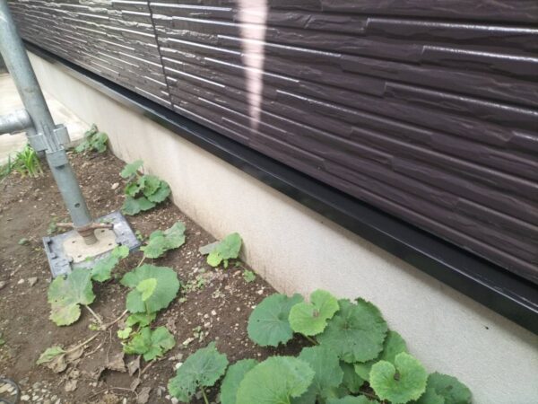 千葉県市原市N様邸　付帯塗装（スリムダクト・ガスメーターパイプ・水切り・物干し金具塗装）