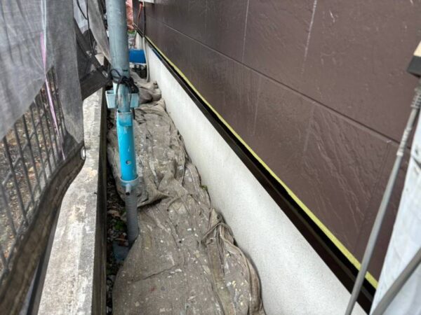 千葉県市原市T様邸　付帯塗装（ガスメーターパイプ・スリムダクト・外灯・ポスト・水切り塗装）