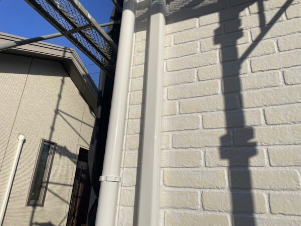 千葉県市原市K様邸　付帯塗装（水切り・スリムダクト・木部・玄関軒天塗装）