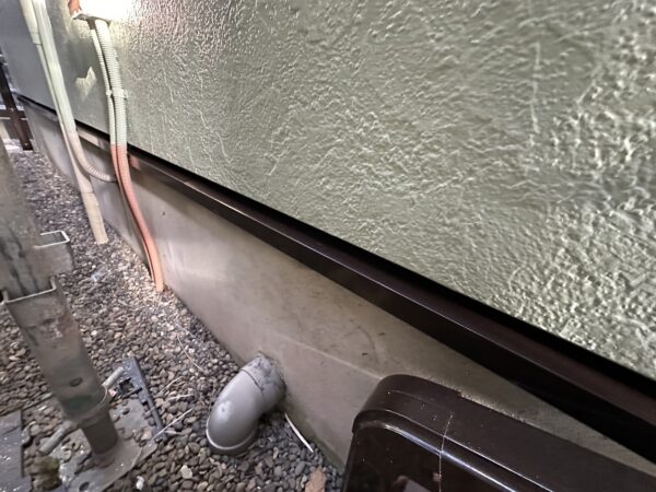 千葉県千葉市H様邸　付帯塗装（水切り・換気フード・スリムダクト塗装）