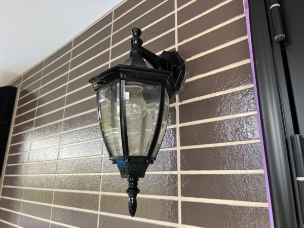 千葉県市原市K様邸　付帯塗装（縦樋・帯板・外灯塗装）