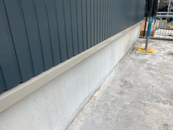 千葉県茂原市W様邸　付帯塗装（庇・スリムダクト・ガスメーターパイプ・外灯・水切り塗装）