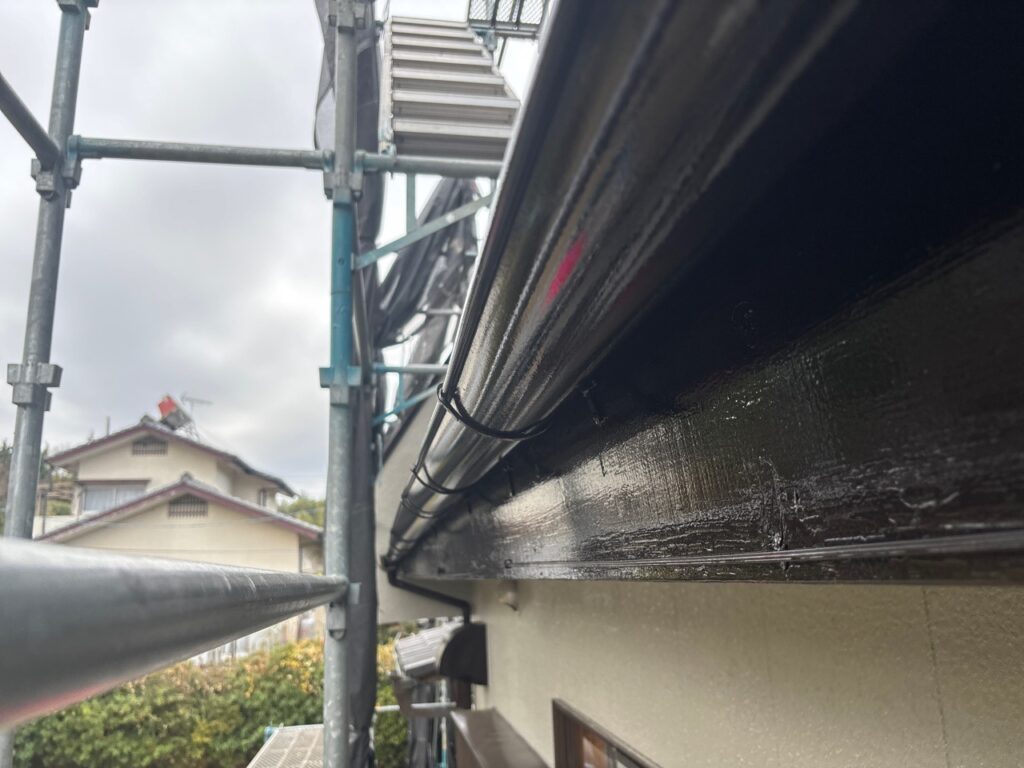 千葉県市原市S様邸　付帯塗装（破風板・横樋・縦樋塗装）
