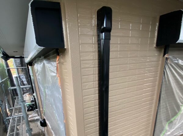 千葉県袖ケ浦市K様邸　付帯塗装（スリムダクト・換気口・窓サッシ金具塗装）