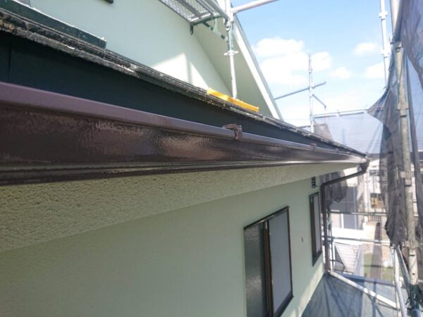 千葉県市原市M様邸　付帯塗装（横樋・縦樋・霧除け・換気フード塗装）