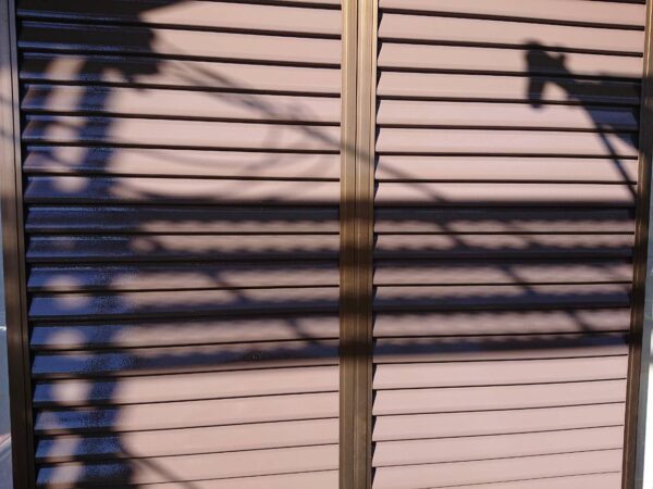 千葉県市原市M様邸　付帯塗装（戸袋・雨戸・スリムダクト塗装）