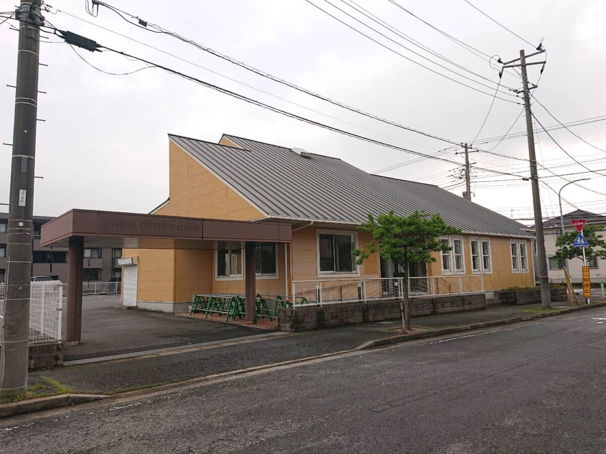 自然に溶け込むナチュラルモダンな装い