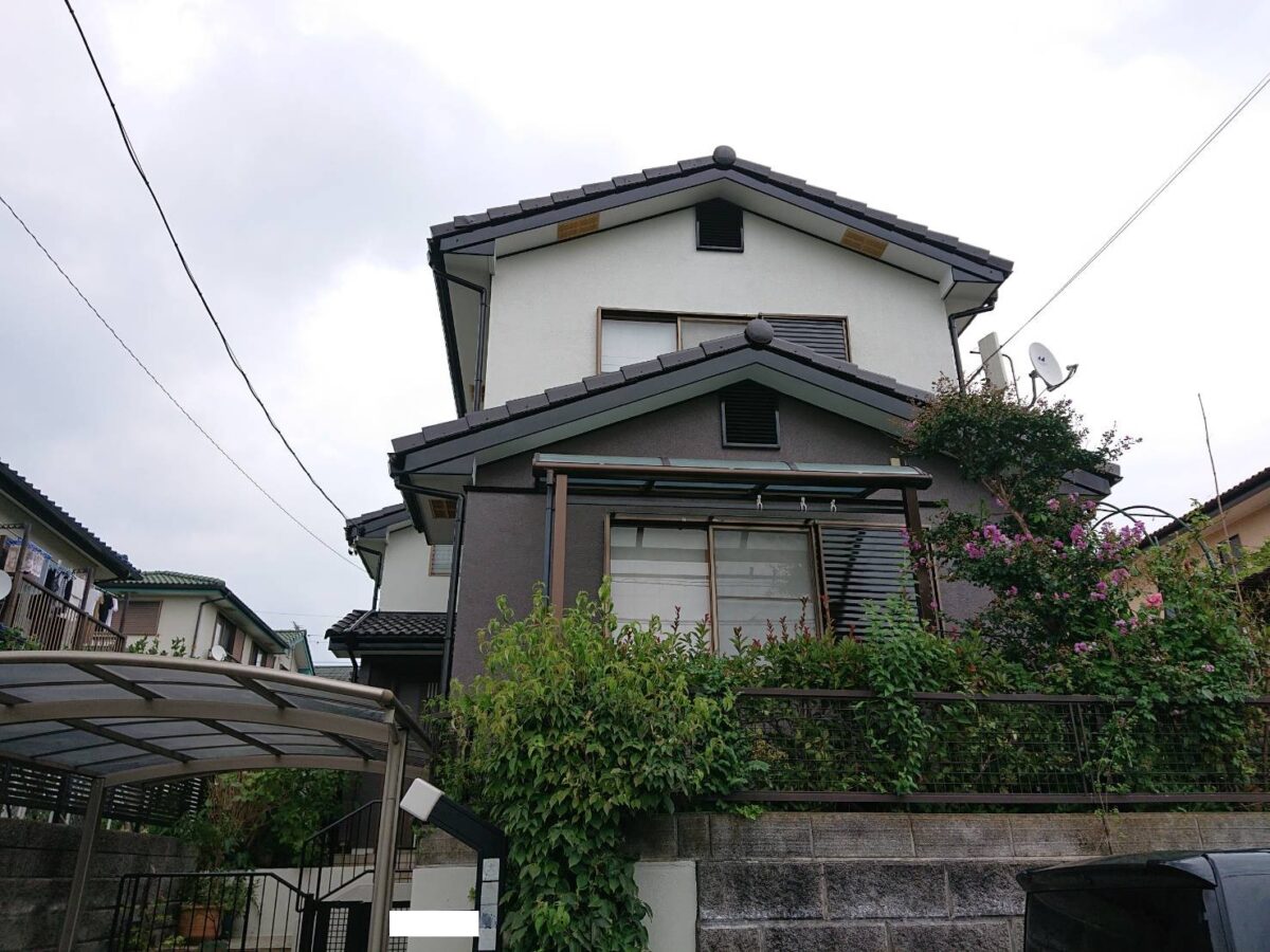 和洋が融合する住まいに重厚感と清潔感の調和を