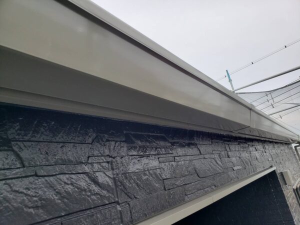 千葉県市原市F様邸　付帯塗装（破風板・横樋・縦樋塗装）