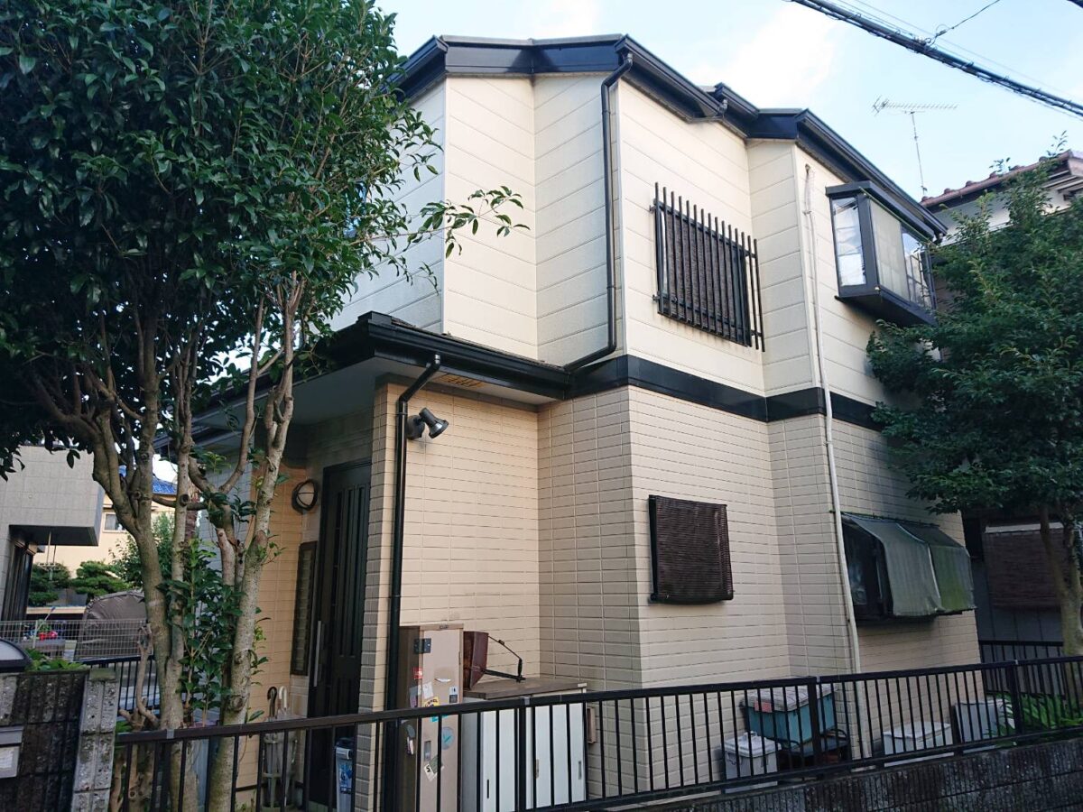 上品なブラウンとベージュのツートンカラーで建物をランクアップ