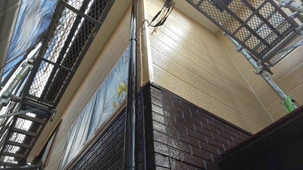 千葉県市原市N様邸　付帯塗装（破風板・横樋・縦樋塗装）