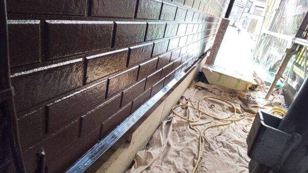 千葉県市原市N様邸　付帯塗装（水切り・ガスメーターパイプ・出窓・外灯塗装）