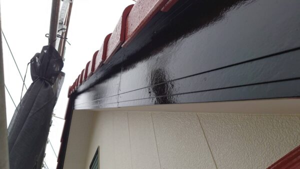千葉県夷隅郡I様邸　付帯塗装（破風板・横樋・縦樋塗装）
