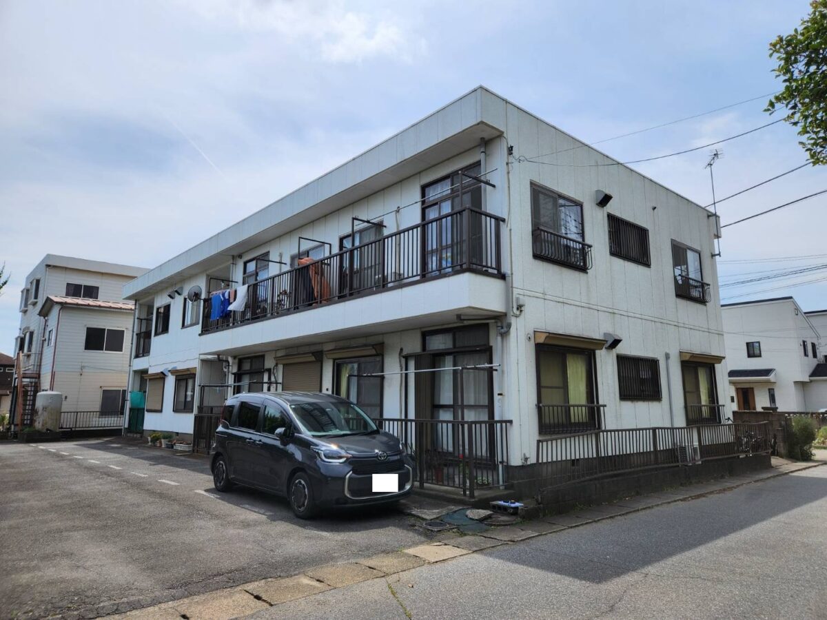 白を基調としたシンプルながらも温かみを感じる外観