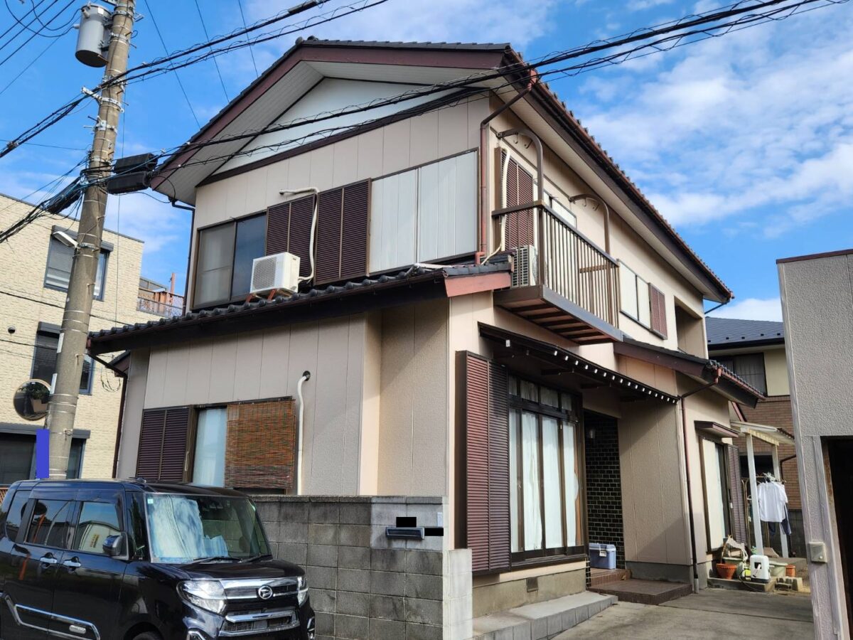 落ち着きと品格のある家へ。ダークブラウンが引き締める和モダンの外観