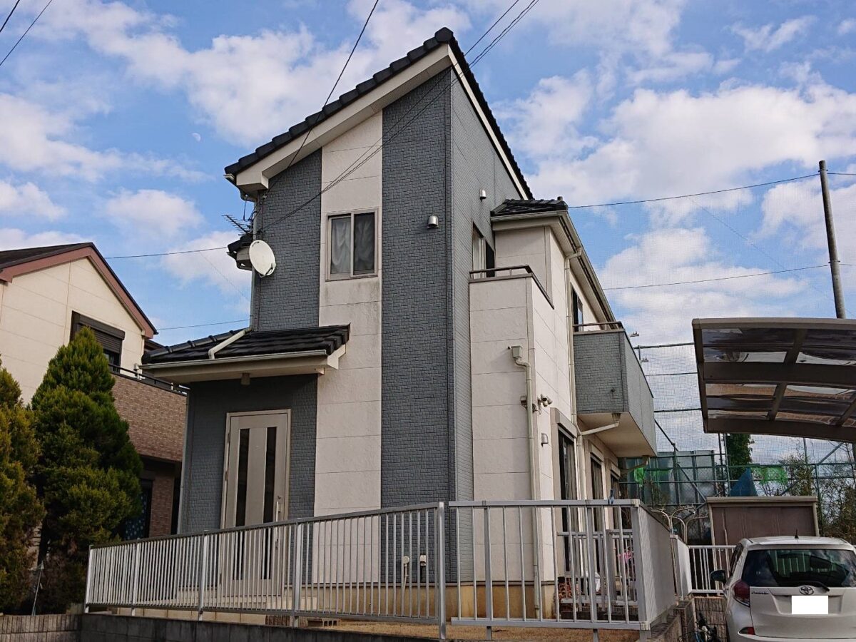 ツートンカラーがつくる立体感のある外観