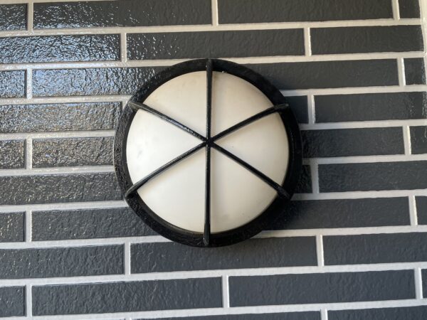 千葉県市原市T様邸　付帯塗装（シャッターBOX・外灯・ガスメーターパイプ・出窓塗装）