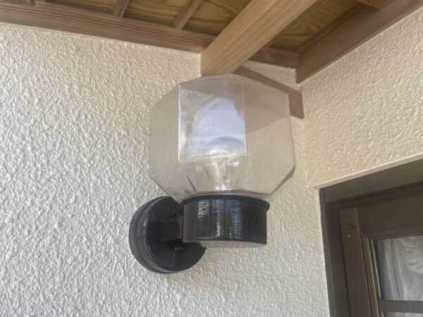 千葉県市原市N様邸　付帯塗装（換気扇フード・外灯塗装）