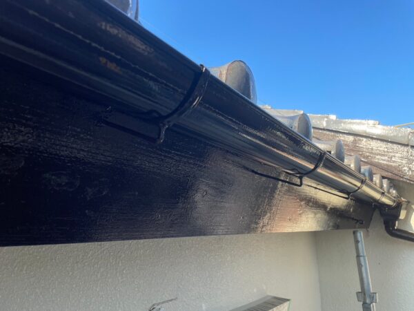 千葉県市原市N様邸　付帯塗装（破風板・横樋・縦樋塗装）