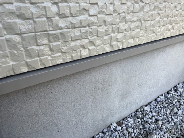 千葉県袖ケ浦市S様邸　付帯塗装（ポスト・スリムダクト・水切り塗装）