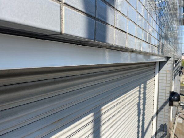 千葉県袖ケ浦市T様邸　付帯塗装（外灯・シャッター枠塗装）