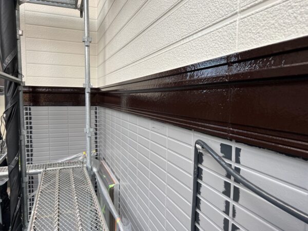 千葉県市原市O様邸　付帯塗装（戸袋・雨戸・帯板・スリムダクト塗装）