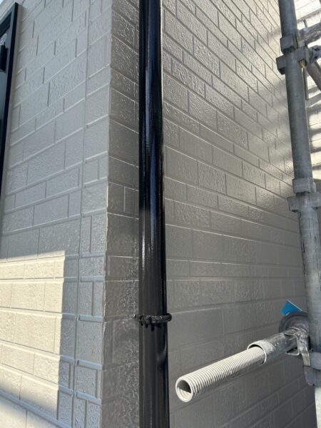 千葉県市原市Y様邸　付帯塗装（破風板・横樋・縦樋塗装）