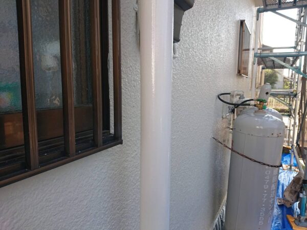 千葉県市原市N様邸　付帯塗装（換気フード・塩ビ管塗装）